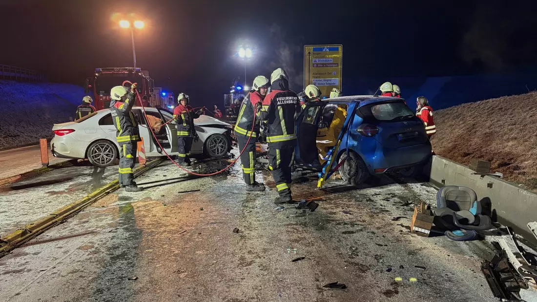 FW Allensbach: H2 Verkehrsunfall Person eingeklemmt - Bild: presseportal.de