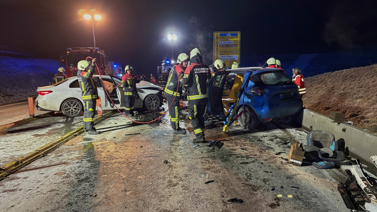 FW Allensbach: H2 Verkehrsunfall Person eingeklemmt - Foto: presseportal.de