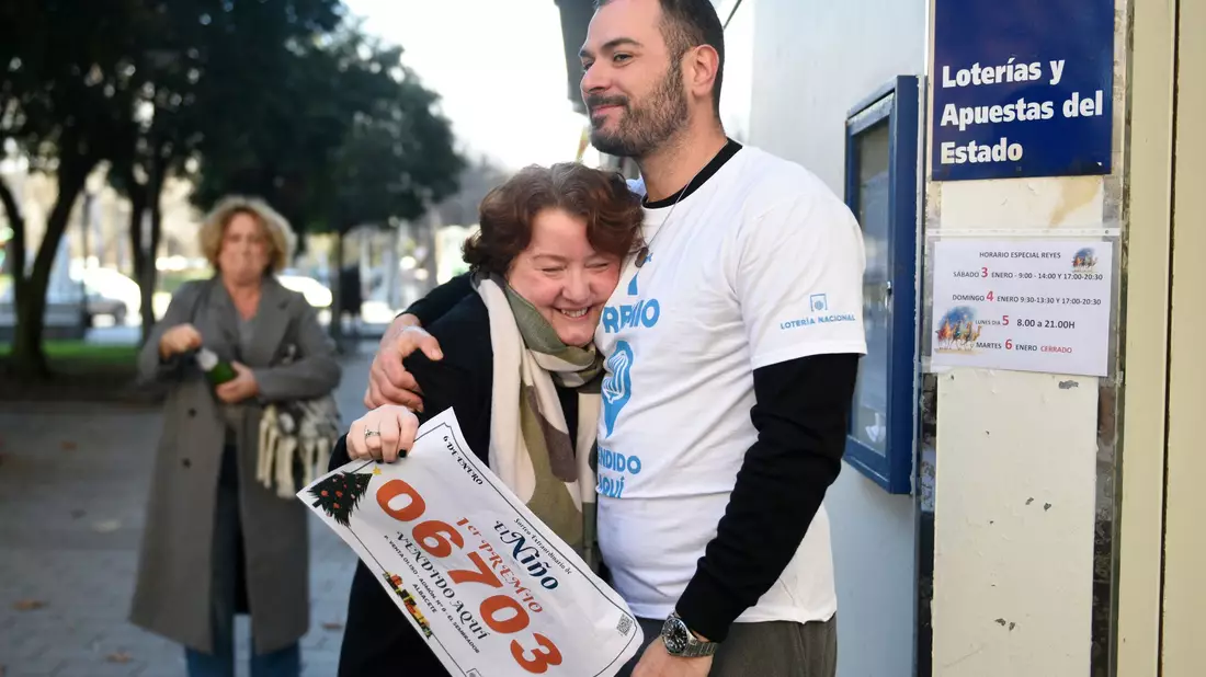 Der Hauptgewinn bei der diesjährigen Jesuskind-Lotterie entfällt dieses Jahr auf die Losnummer 06.703. - Bild: Víctor Fernández/EUROPA PRESS/dpa