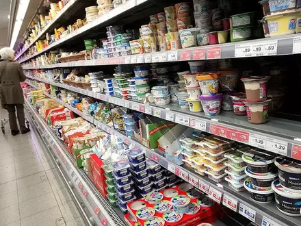 Einkaufsregal in einem Supermarkt (Archiv) - Foto: via dts Nachrichtenagentur