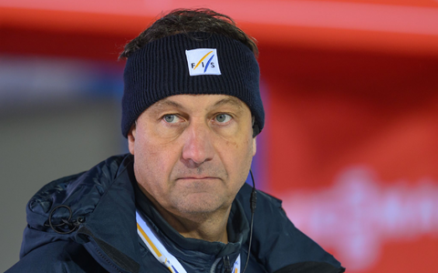 Fis-Rennleiter Sandro Pertile arbeitet weiter an einer Angleichung des Sprung-Kalenders. (Archivbild) - Foto: Hendrik Schmidt/dpa