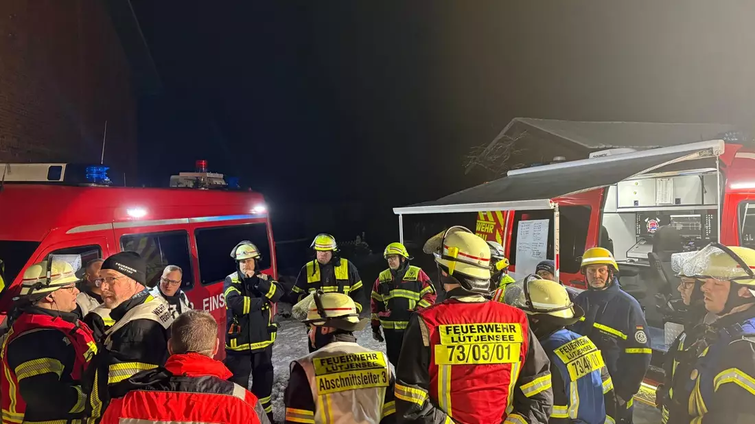 FW-Stormarn: Feuer in Einfamilienhaus: Großeinsatz in Grönwohld - Bild: presseportal.de