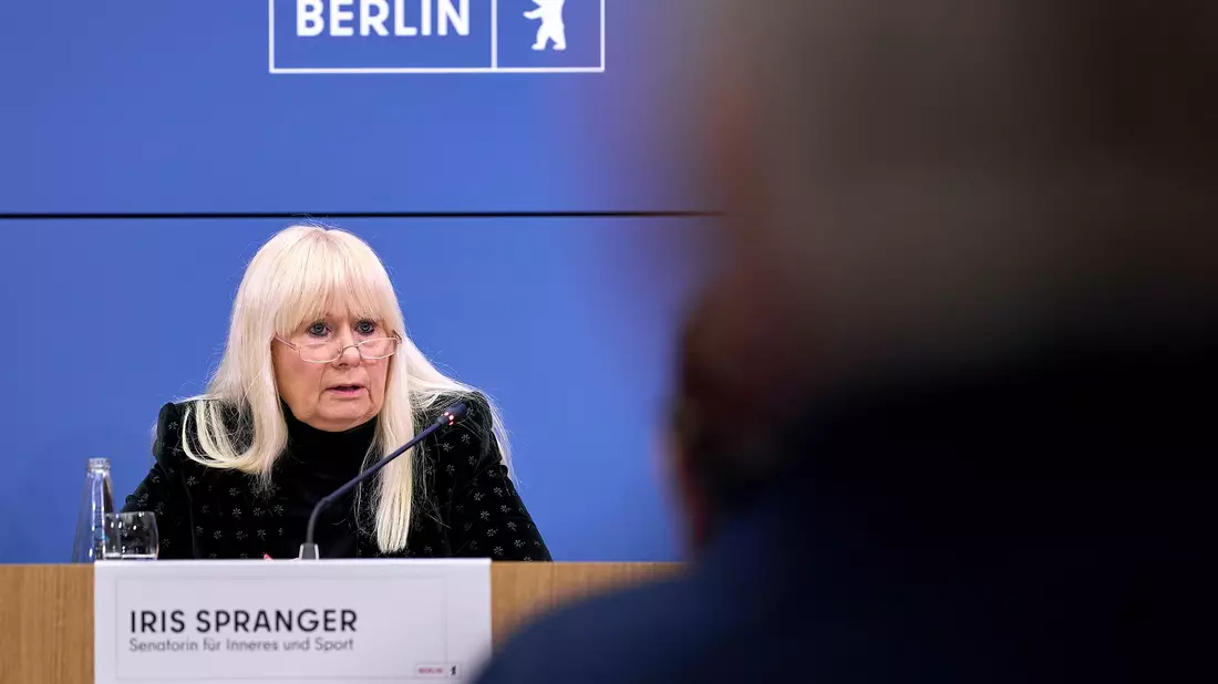 Berlins Regierender Bürgermeister Kai Wegner (CDU) war am ersten Tag des Stromausfalls nicht vor Ort im Bezirk Steglitz-Zehlendorf. (Archivbild)  - Bild: Michael Ukas/dpa