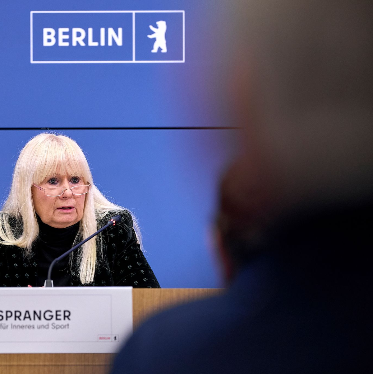 Berlins Regierender Bürgermeister Kai Wegner (CDU) war am ersten Tag des Stromausfalls nicht vor Ort im Bezirk Steglitz-Zehlendorf. (Archivbild)  - Foto: Michael Ukas/dpa