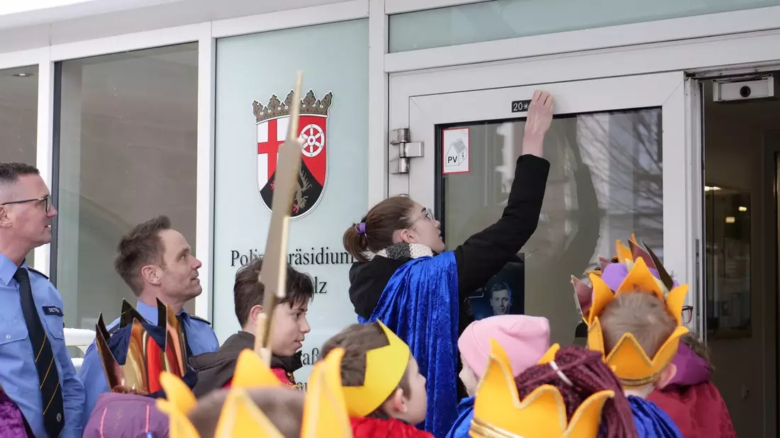 POL-PPWP: Sternsinger besuchen Polizeipräsidium - Bild: presseportal.de