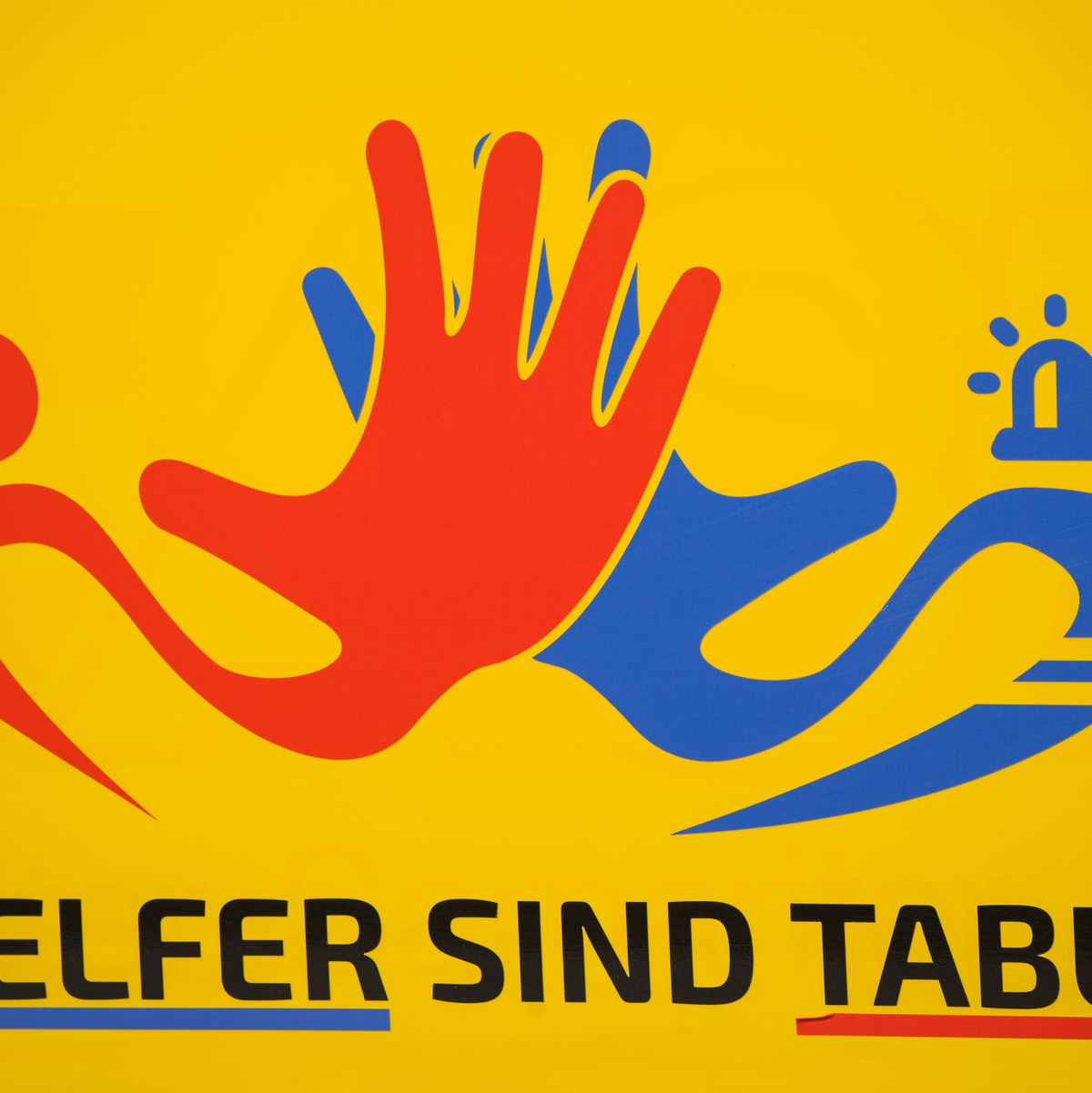 Mit der Kampagne «Helfer sind Tabu!» wurde schon für Schutz von Rettungskräften geworben. (Archivfoto) - Foto: picture alliance / Andreas Arnold/dpa