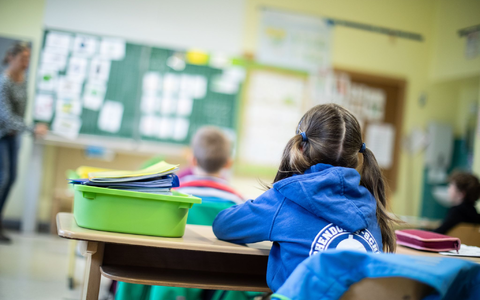Mathematik, Deutsch - aber was ist mit einem Fach «Gesundheit» in der Schule? (Symbolbild) - Foto: Marcel Kusch/dpa