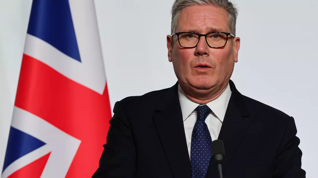 Premier Starmer geht von britischen und französischen Truppen in der Ukraine aus. - Bild: Ludovic Marin/Pool AFP/AP/dpa
