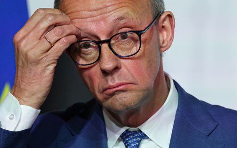 Merz stellt einen Bundeswehreinsatz zur Friedenssicherung in Aussicht. - Foto: Ludovic Marin/Pool AFP/AP/dpa