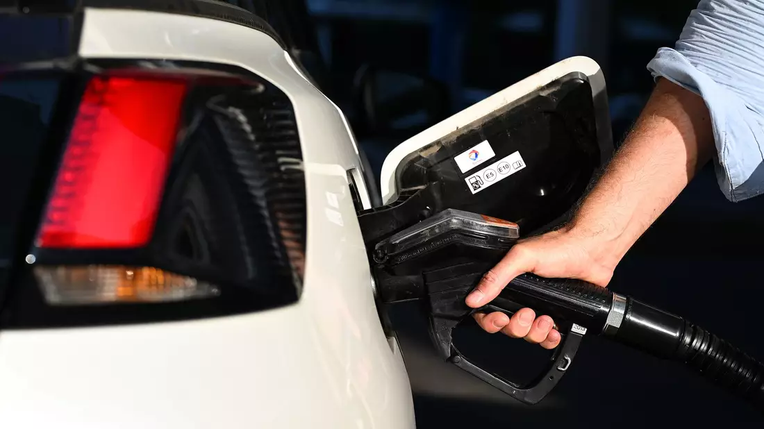 Die CO2-Abgabe wird unter anderem auf Kraftstoffe erhoben. 21,4 Milliarden Euro kamen 2025 zusammen. (Symbolbild)  - Bild: Monika Skolimowska/dpa-Zentralbild/dpa