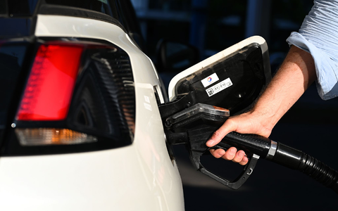 Die CO2-Abgabe wird unter anderem auf Kraftstoffe erhoben. 21,4 Milliarden Euro kamen 2025 zusammen. (Symbolbild)  - Foto: Monika Skolimowska/dpa-Zentralbild/dpa