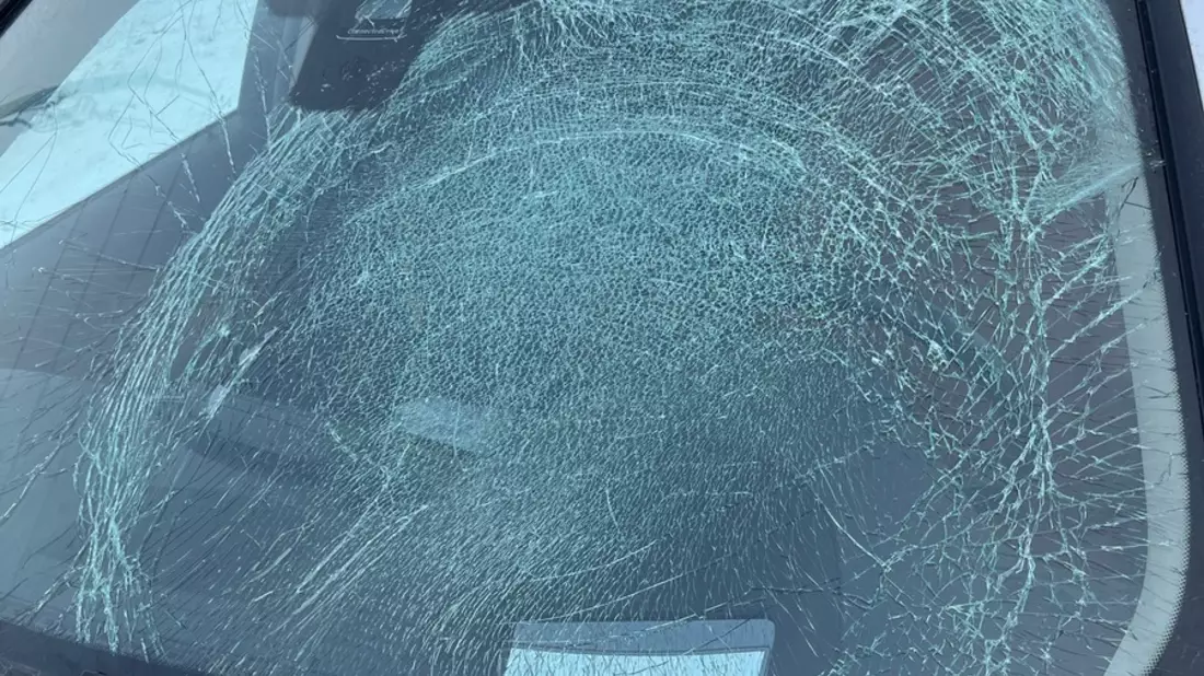 POL-COE: Rosendahl, Darfeld, L555/ Eisblock löst sich von LKW - Bild: presseportal.de