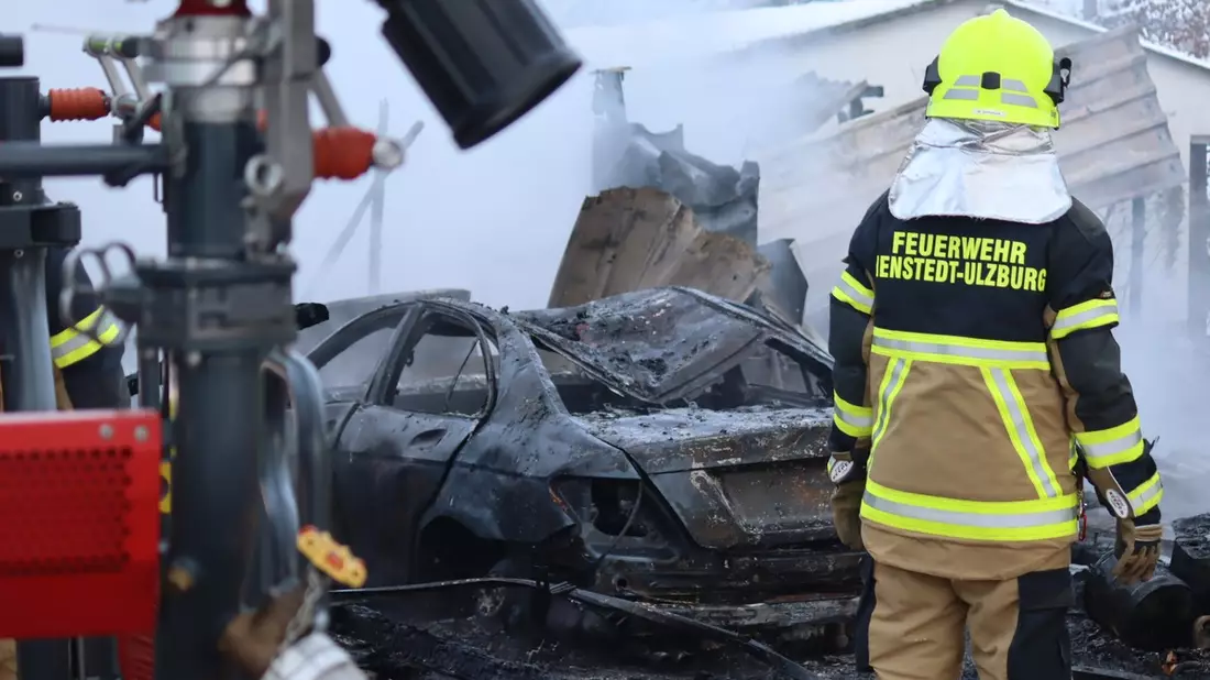 FW-SE: Vollbrand eines Werkstattgebäudes - Bild: presseportal.de
