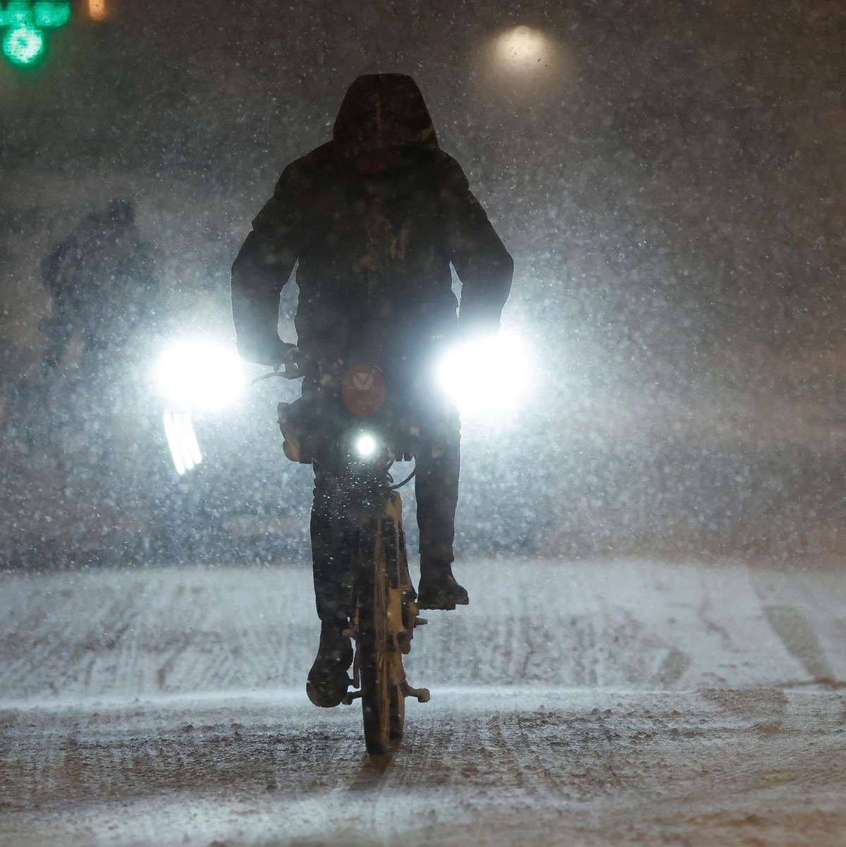 Auch in Lille fahren die Busse am Morgen nicht. - Foto: Jean-Francois Badias/AP/dpa
