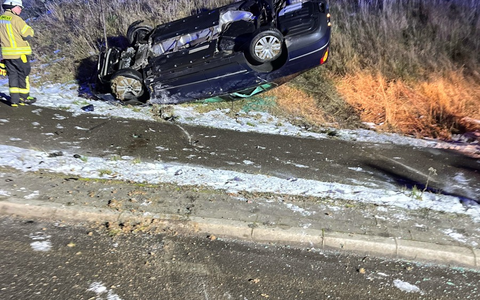 POL-AC: Alkoholisierter Autofahrer überschlägt sich am Kreisverkehr - Foto: presseportal.de