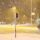 Ein Sturmtief bringt Schnee und Glatteis mit sich. - Foto: Bodo Marks/dpa