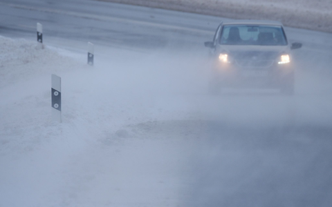 Viel Neuschnee und Schneeverwehungen werden vor allem am Freitag erwartet. - Foto: Sebastian Willnow/dpa