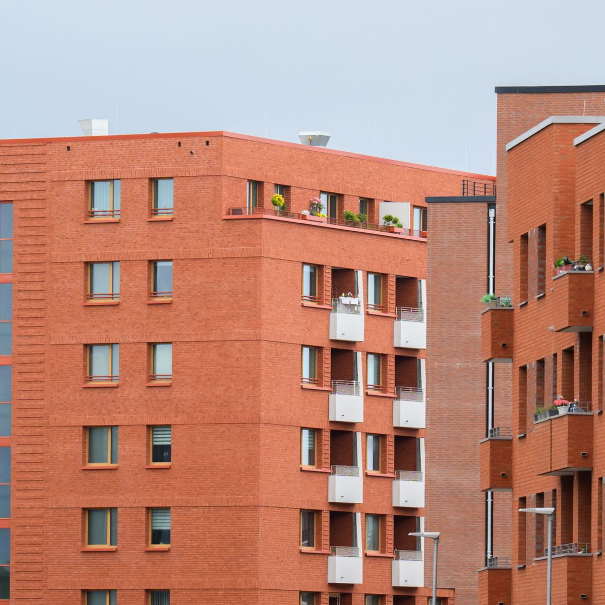 Mehr Single-Haushalte und steigende Immobilienpreise: Neubauwohnungen werden wieder kleiner. (Symbolbild) - Foto: Julian Stratenschulte/dpa