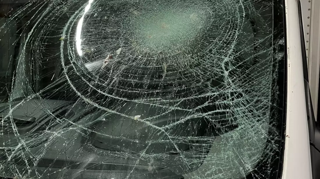 POL-SU: Schnee auf Lkw geworfen / Polizei sucht Zeugen - Bild: presseportal.de