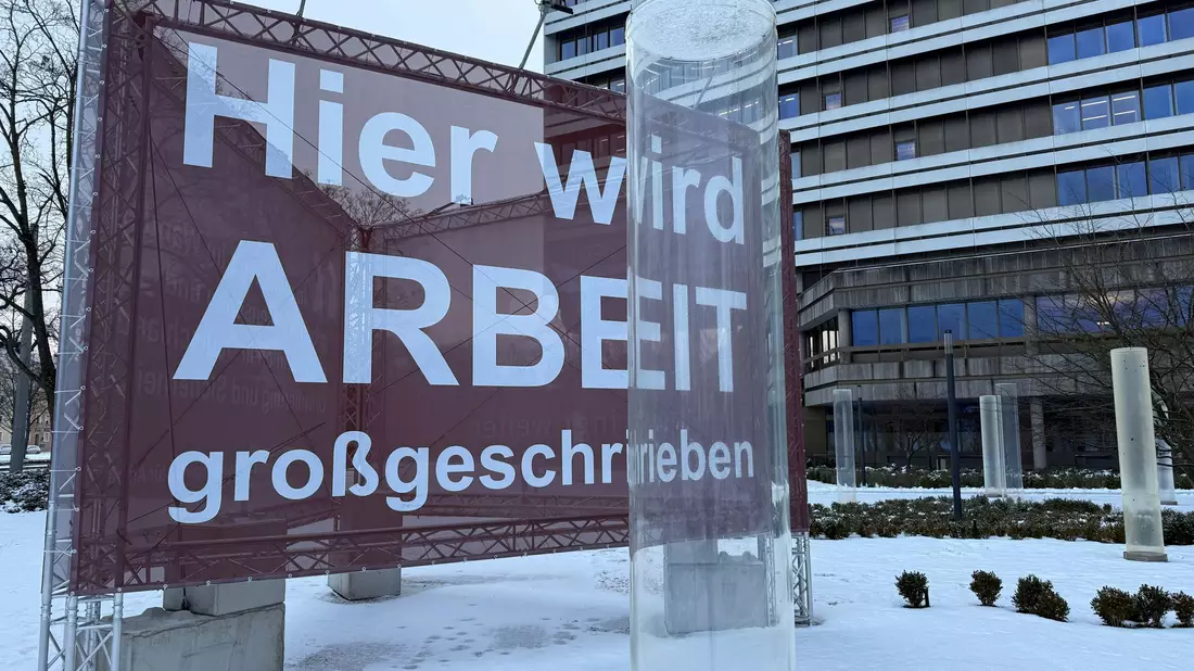 Im Dezember steigt die Arbeitslosigkeit: Betriebe stellen vor dem Jahresende weniger ein und in der kalten Jahreszeit gibt es weniger Außenjobs. - Bild: Irena Güttel/dpa