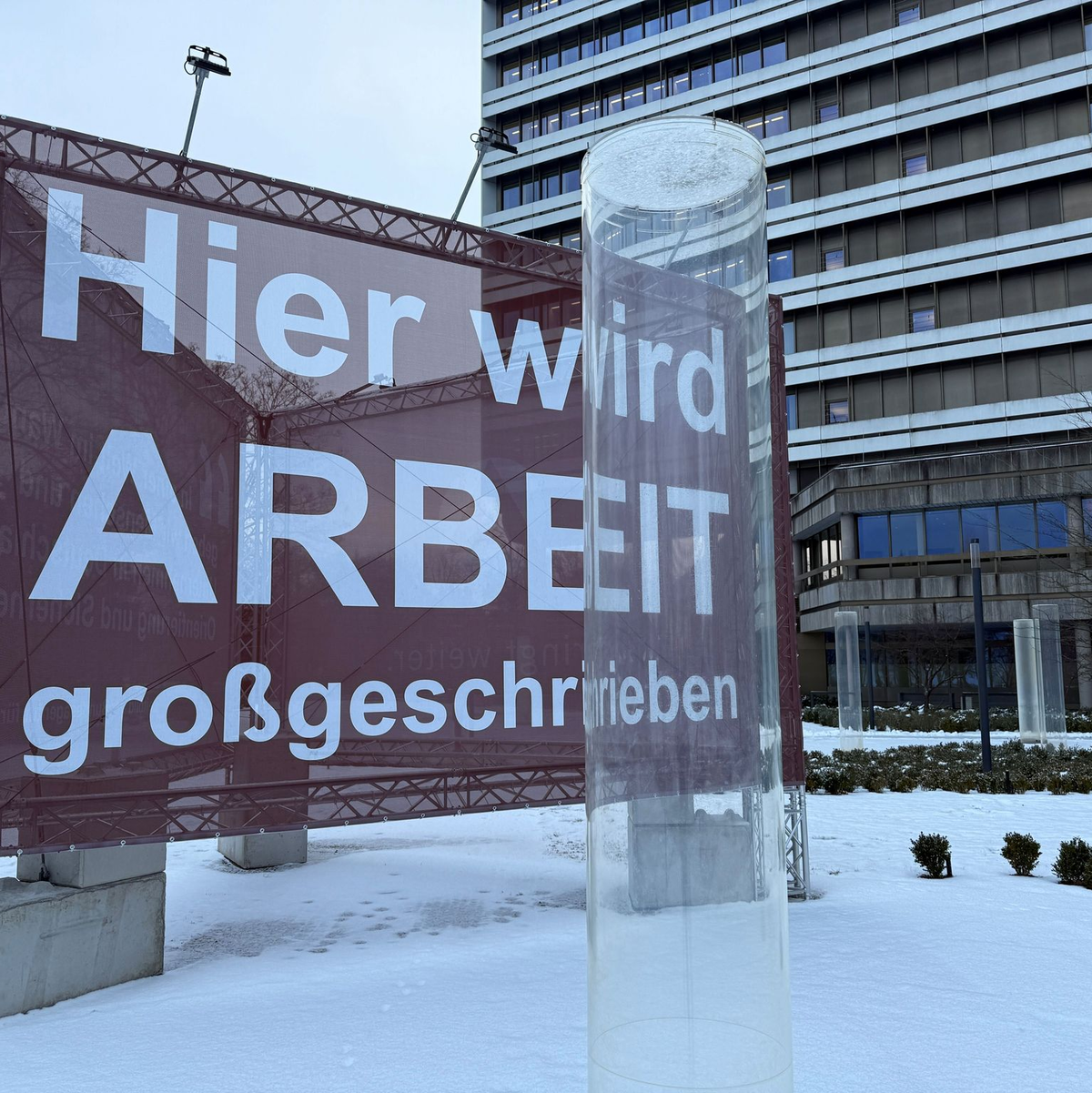 Im Dezember steigt die Arbeitslosigkeit: Betriebe stellen vor dem Jahresende weniger ein und in der kalten Jahreszeit gibt es weniger Außenjobs. - Foto: Irena Güttel/dpa