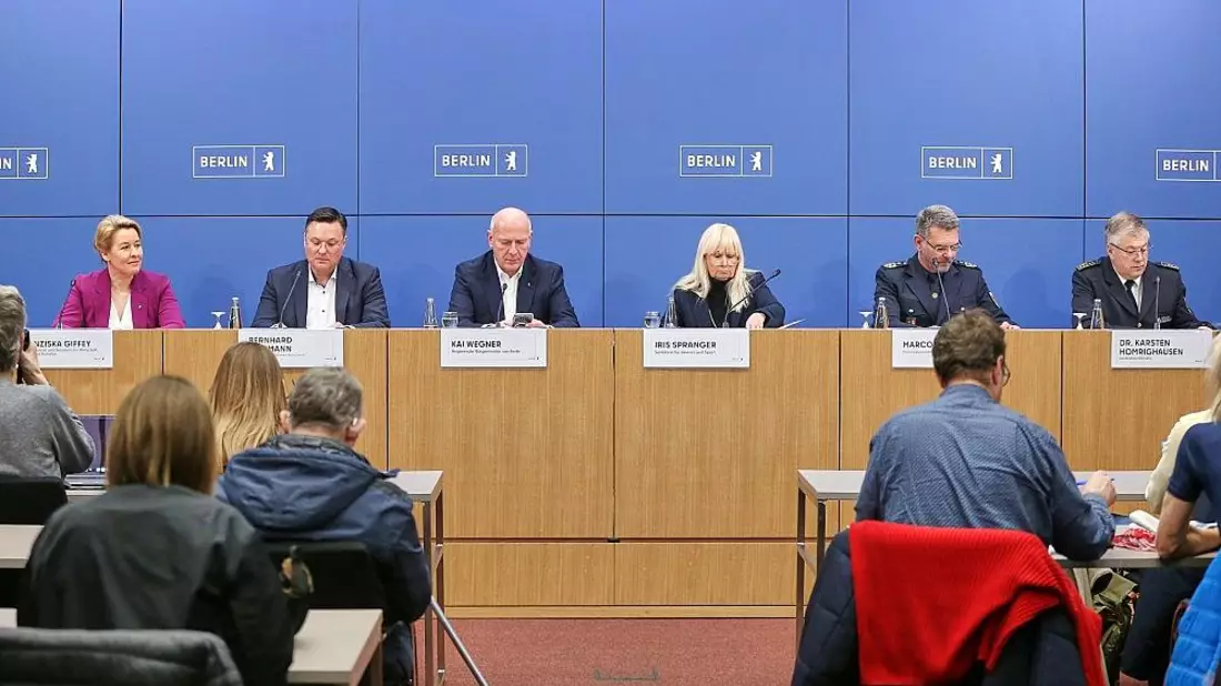 Senatsmitglieder bei der Pressekonferenz am 07.01.2026 - Bild: via dts Nachrichtenagentur