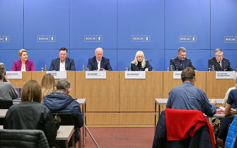 Senatsmitglieder bei der Pressekonferenz am 07.01.2026 - Foto: via dts Nachrichtenagentur