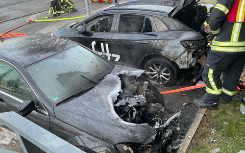 FW-MH: Fahrzeugbrand in Mülheim an der Ruhr - Foto: presseportal.de
