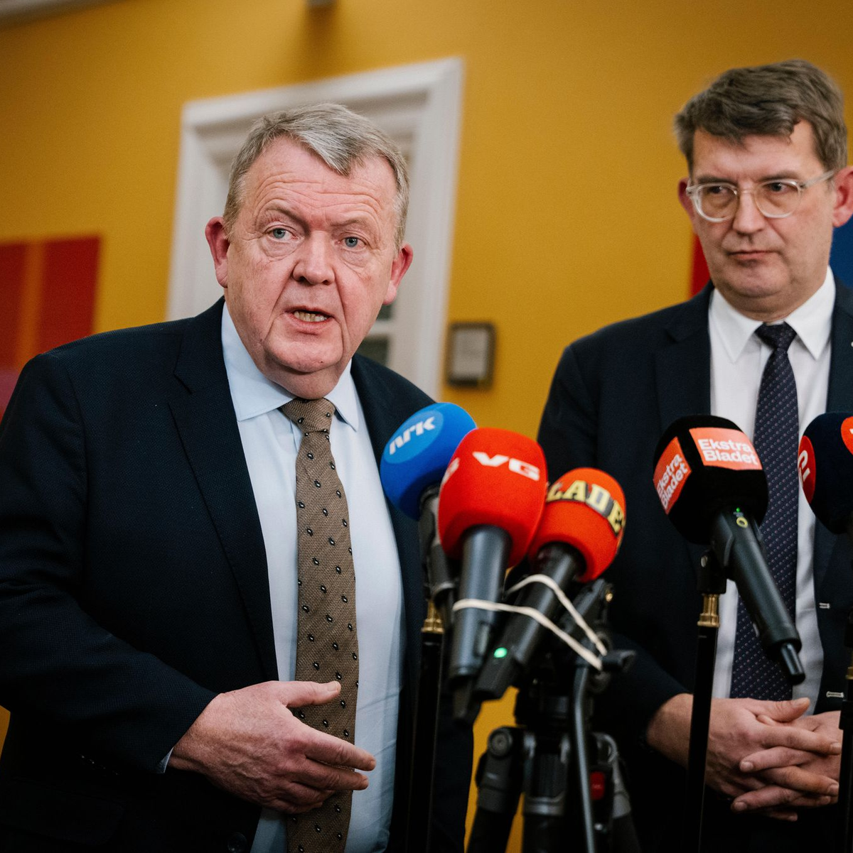 Dänemarks Außenminister Lars Løkke Rasmussen (links) will dafür sorgen, dass Trumps Annexionsfantasien nicht Wirklichkeit werden. - Foto: Emil Nicolai Helms/Ritzau Scanpix Foto/AP/dpa
