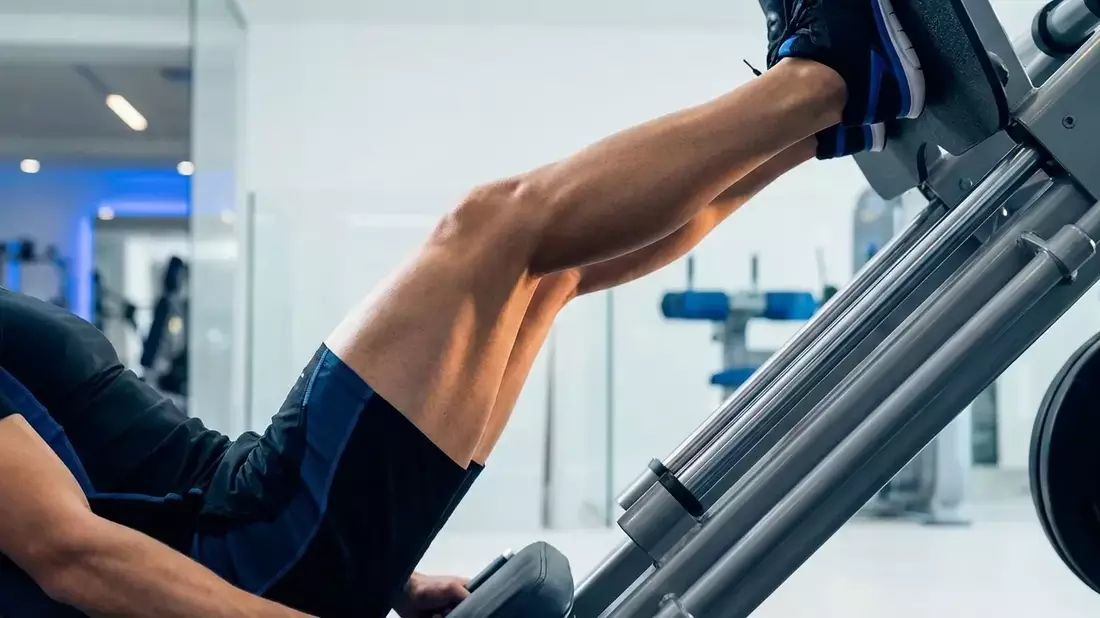 Krafttraining schlägt Gene: Neue Studie revolutioniert Knie-Prävention - Bild: über boerse-global.de