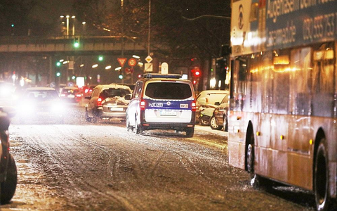 Straßenverkehr unter winterlichen Bedingungen (Archiv) - Foto: via dts Nachrichtenagentur