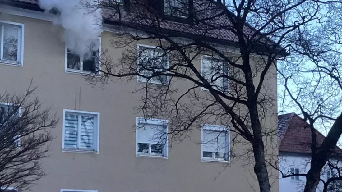 FW-M: Zimmerbrand mit starker Rauchausbreitung (Laim) - Bild: presseportal.de