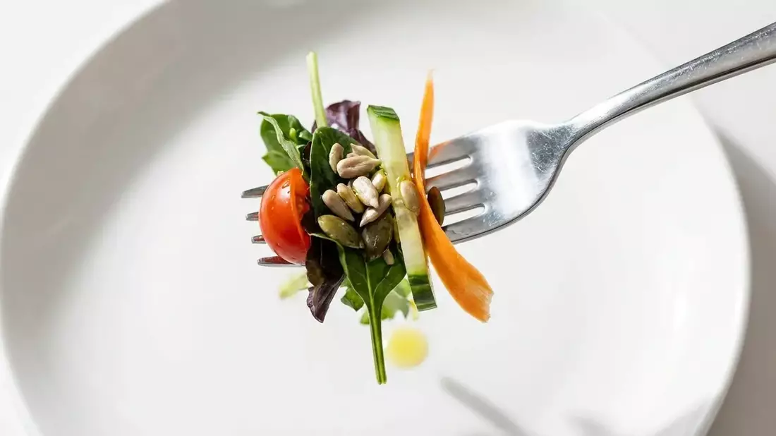 Ernährung 2026: Gründliches Kauen wird zum neuen Abnehm-Trend - Bild: über boerse-global.de