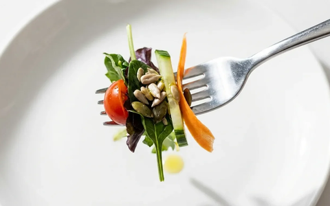 Ernährung 2026: Gründliches Kauen wird zum neuen Abnehm-Trend - Foto: über boerse-global.de