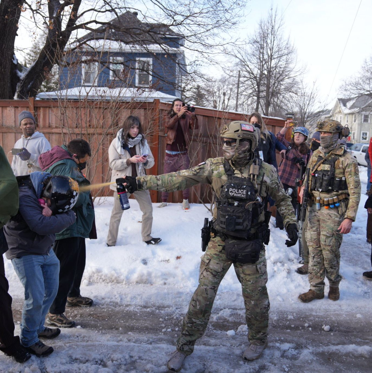 Frau stirbt nach Schüssen eines ICE-Beamten in Minneapolis - Foto: Alex Kormann/Star Tribune via AP/dpa