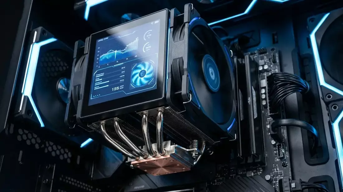 MSI CoreFrozr AP17: Luftkühler mit riesigem 6-Zoll-Display - Bild: über boerse-global.de