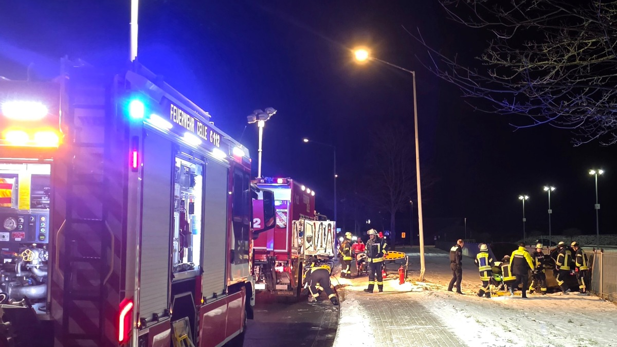 FW Celle: Verkehrsunfall mit einer eingeschlossenen Person - Foto: presseportal.de
