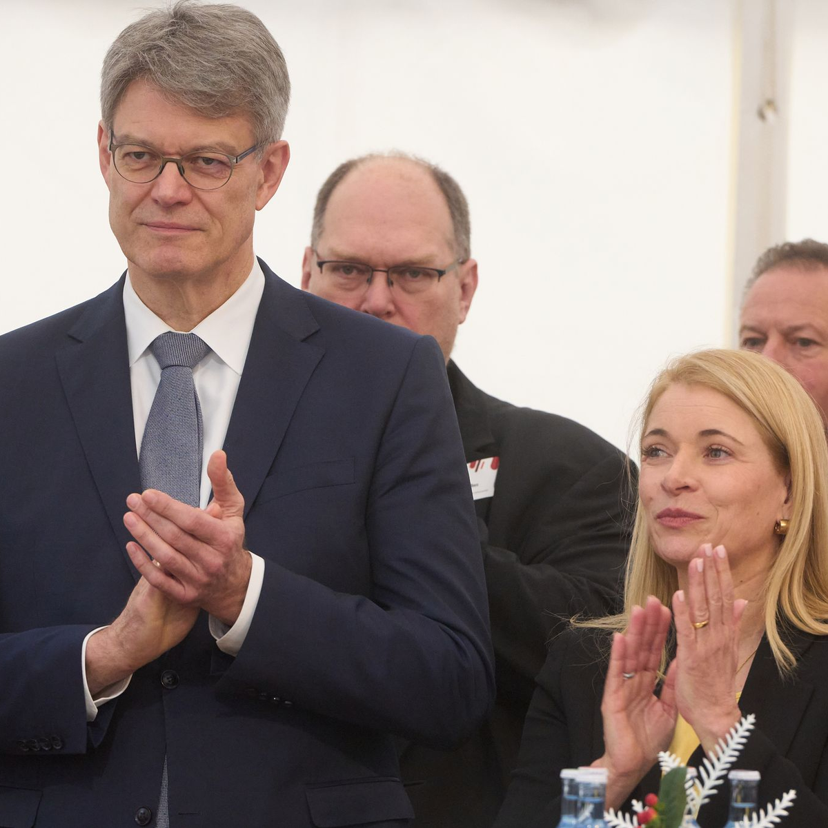 Pallas Berufung an die Konzernspitze war Teil der neuen Bahnstrategie von Bundesverkehrsminister Patrick Schnieder (CDU, l.). (Archivbild) - Foto: Thomas Frey/dpa