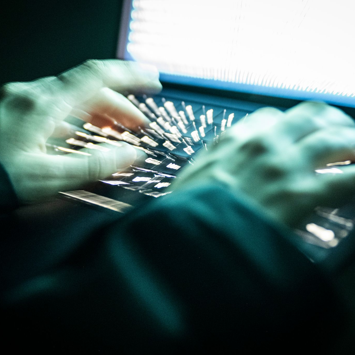 Polizei und Bafin warnen immer wieder vor Anlagebetrügern. (Symbolbild) - Foto: Philip Dulian/dpa