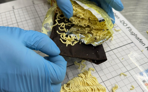 HZA-M: Zoll entdeckt Goldschmuck, versteckt in Instant Nudeln - Foto: presseportal.de