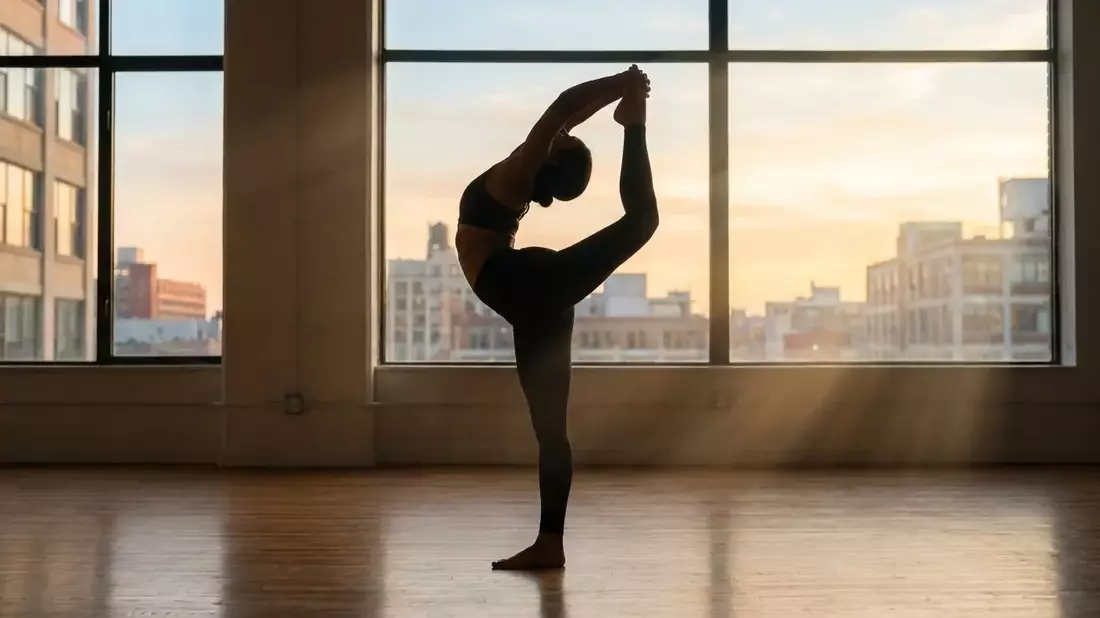 Fitness-Trend 2026: Bogen-Dehnung besiegt den Tech-Neck - Bild: über boerse-global.de