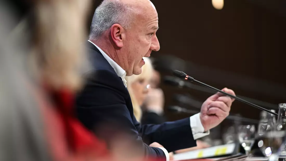 Berlins Regierender Bürgermeister Kai Wegner ist auch Mitglied der CDU-Fraktion. (Archivbild) - Bild: Britta Pedersen/dpa