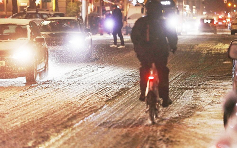 Straßenverkehr unter winterlichen Bedingungen in Berlin (Archiv) - Foto: via dts Nachrichtenagentur