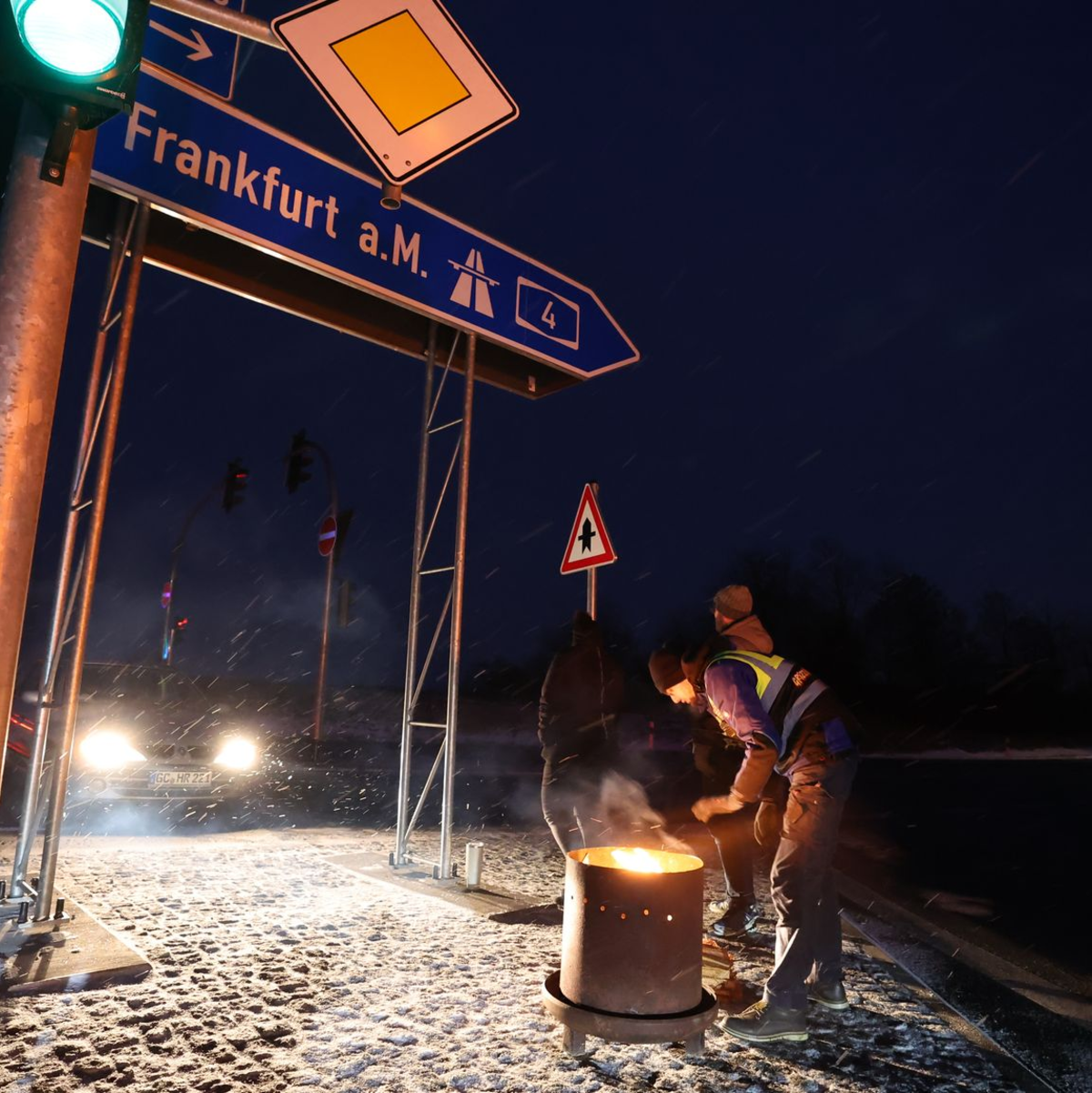 In mehreren Bundesländern gab es Bauern-Proteste an Autobahnen. - Foto: Bodo Schackow/dpa