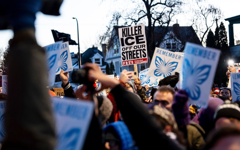 Demonstranten forderten den Abzug von ICE. - Foto: Christopher Katsarov/The Canadian Press/AP/dpa