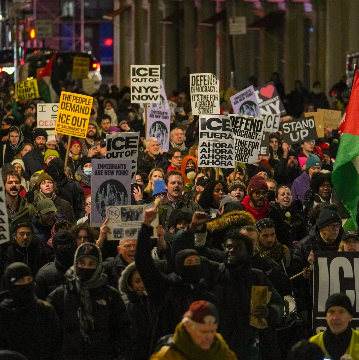 Gouverneur Walz rief die Bevölkerung auf, ihren Protest nach den Schüssen friedlich zu äußern.  - Foto: Ryan Murphy/AP/dpa