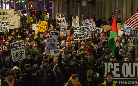Lokale Behörden haben Zweifel an der Darstellung der Regierung geäußert. - Foto: Ryan Murphy/AP/dpa