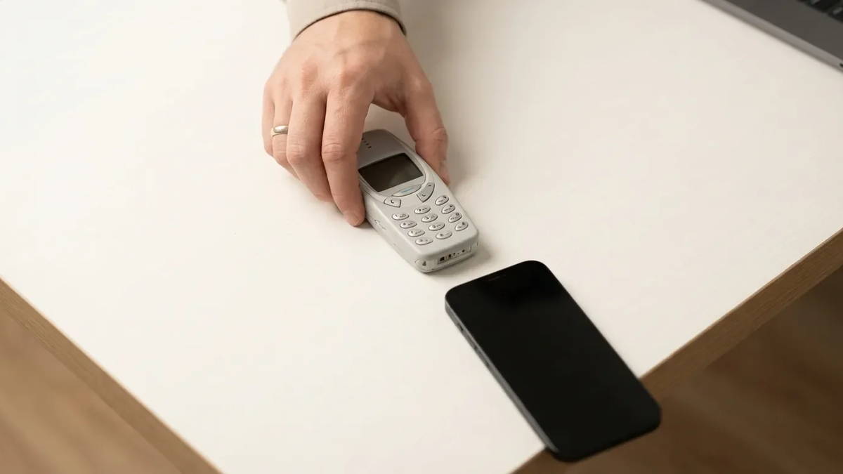 Dumbphones: Der radikale Trend für mehr Fokus im Jahr 2026 - Foto: über boerse-global.de