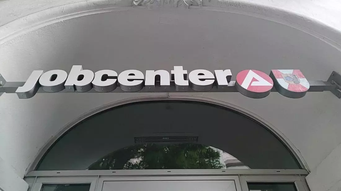 SPD-Landrat fordert uniformierte Vollzugsbeamte für Jobcenter