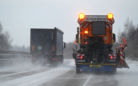 Viele Straßen sind kaum befahrbar. - Foto: David Hammersen/dpa